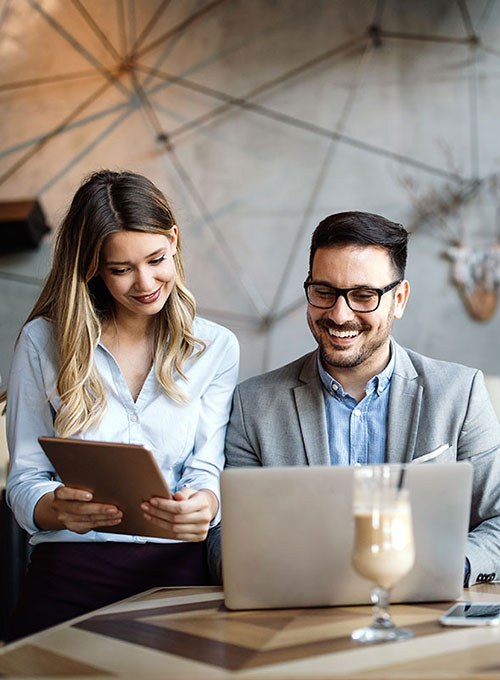 Distribuidor gestionando pedidos y marketing B2B desde WhatsApp Business